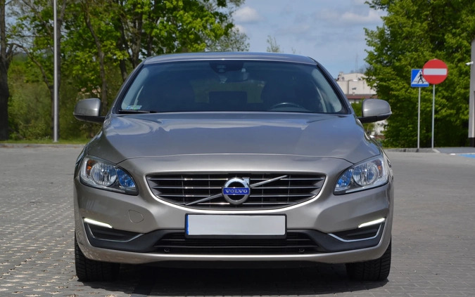 Volvo V60 cena 45000 przebieg: 257000, rok produkcji 2015 z Pińczów małe 154